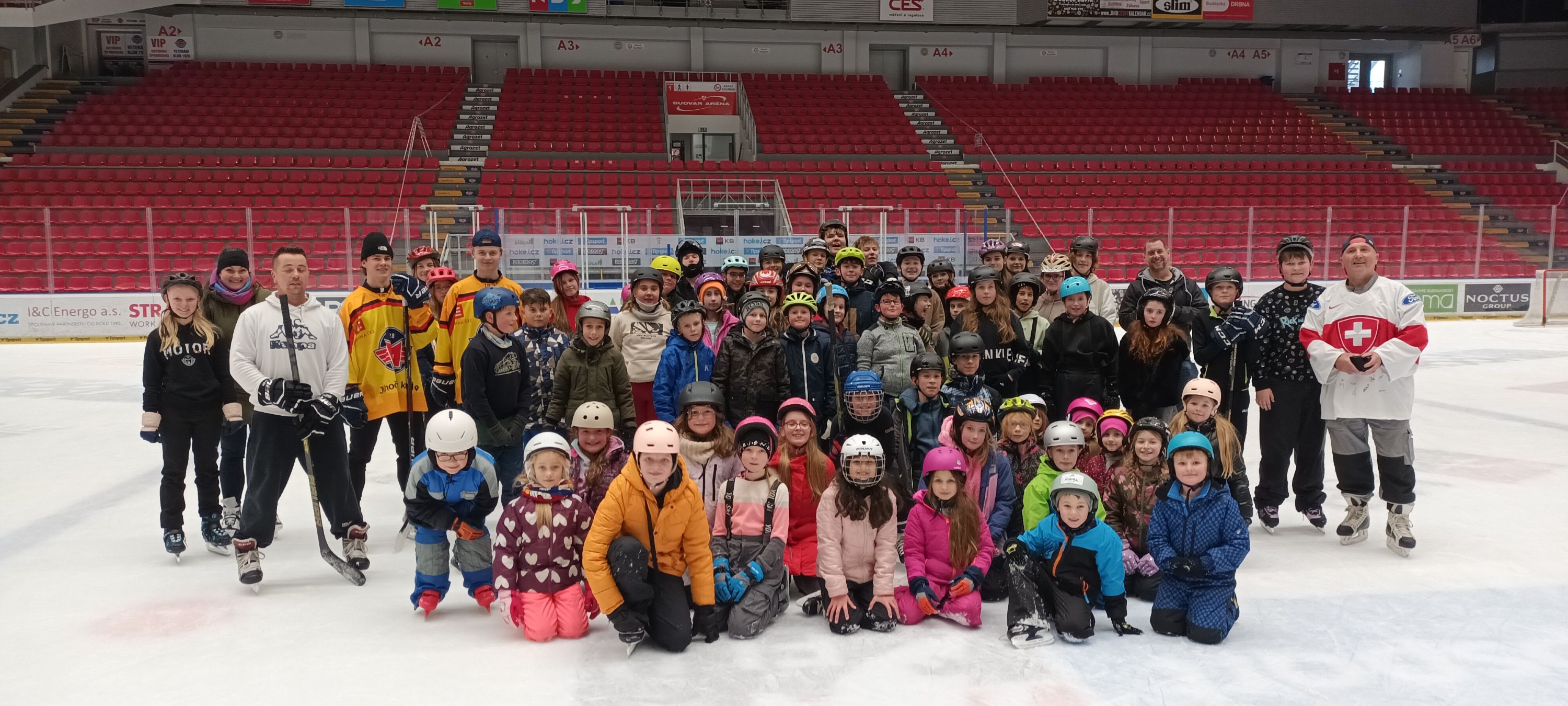 Základka na ledu: Žáci z Horní Stropnice ovládli Budvar arénu
